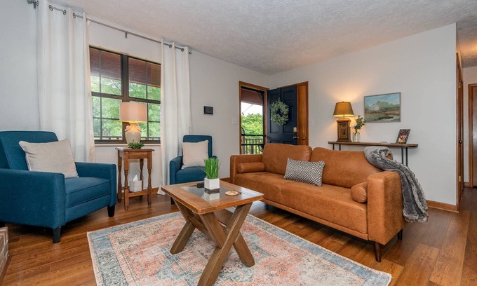 Eagleton Village House | Little Tennessee Mountain House | Near UT | 2 acre Farmhouse | Firepit | Townsend & National Park