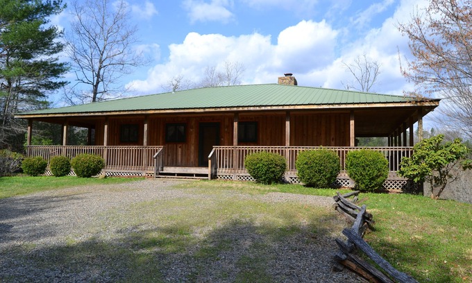 Franklin Cabin | Little Tennessee River Cabin - in the Smoky Mountains
