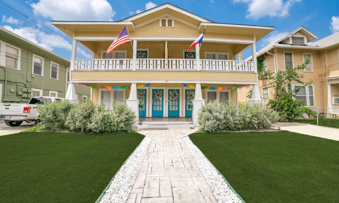 Tobin Hill House | Little Texas by the Pearl Brewery; A Historic Place to Relax and Hang Your Spurs
