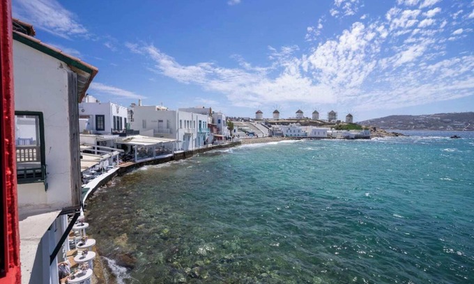 Little Venice Apartment | Little Venice Picturesque House Above the Waves