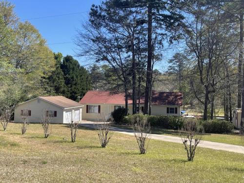 Milledgeville House | Liv at The Lake - Sinclair