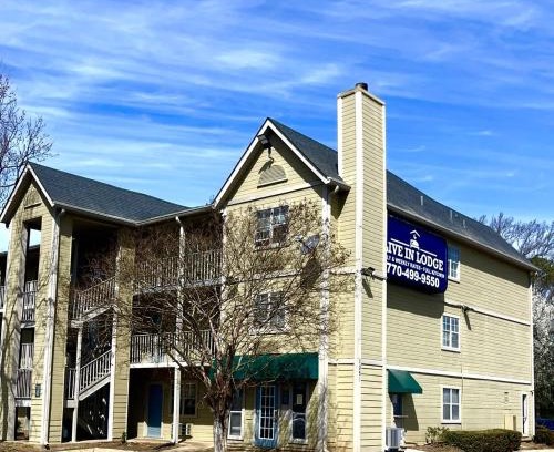 Elizabeth Hotel | Live In Lodge Marietta