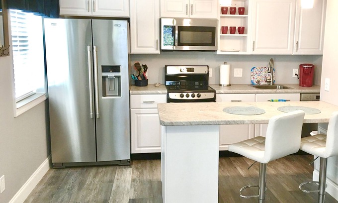 St. Pete Beach Cottage | Live like a local :) 2 BLOCKS TO THE BEACH!