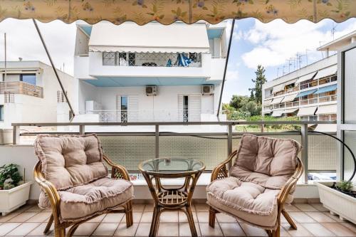 Petralona Apartment | Live like an Athenian!