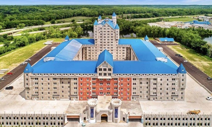 Grandville Apartment | Live Like Royalty! Grand Castle Apt Near Attractions
