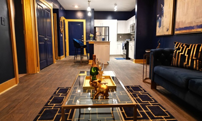 Morningside-Lenox Park Apartment | Live Like ROYALTY in Buckhead This unique place has a style all of its own.