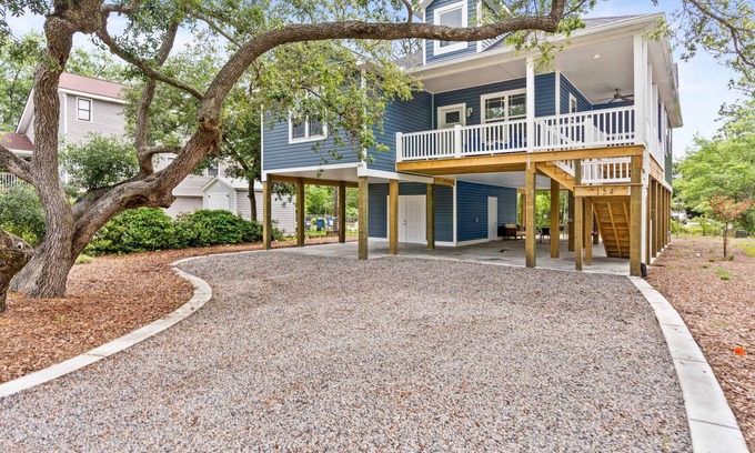 Oak Island Villa | Live Oak Villa~ OKI Family Focused Beach Retreat ~King Primary w/Ensuite