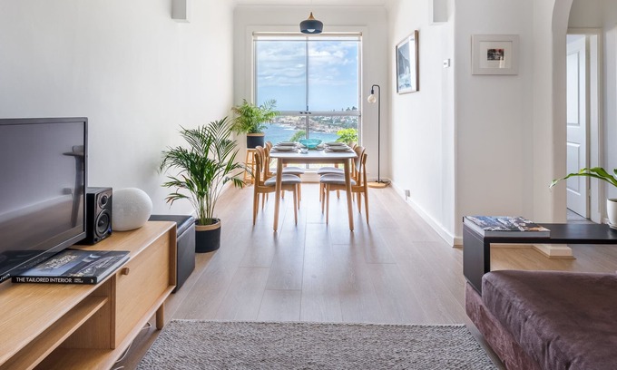 Tamarama Apartment | Live the Coastal Life with Spectacular Views