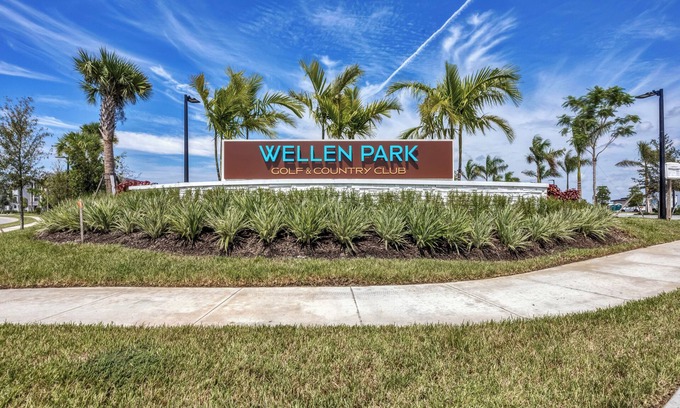 Venice Condo | Live the FL Country Club Life - UNLIMITED GOLF - 3min drive to ATL BRAVES