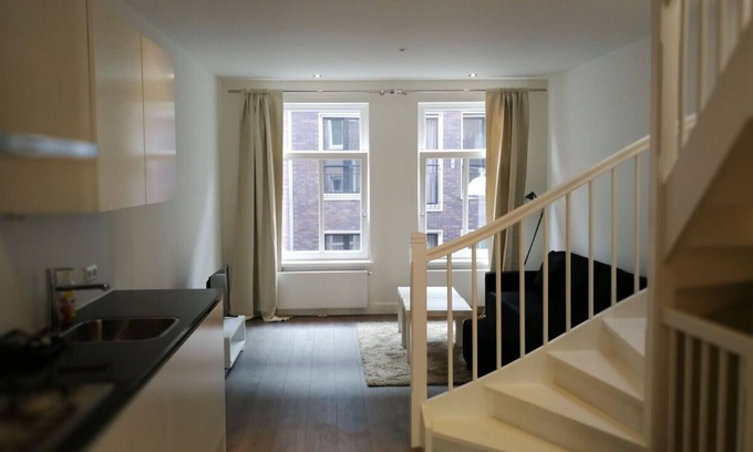 De Weteringschans Apartment | Lively Bright & Spacious Penthouse near Leidse Plein, busiest Amsterdam square