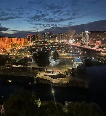 The Docks Apartment | Liverpool City Centre Apartment with view