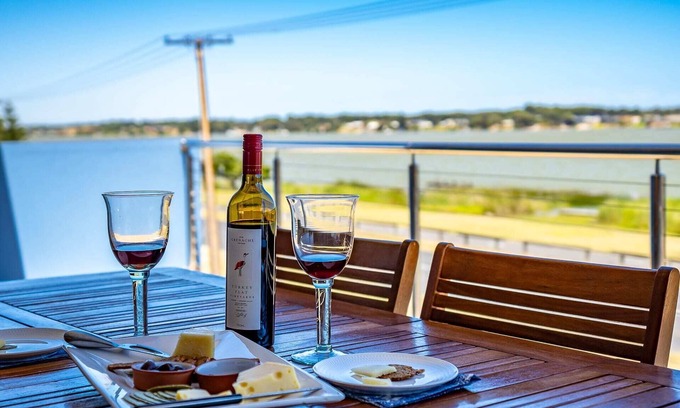 Goolwa North House | Liverpool Rd Goolwa - Waterfront - Luxury - Wi-Fi