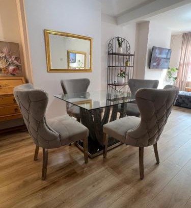 Liverpool House | Liverpool Rose House Stylish 3 Bed Near Anfield and Goodison Park