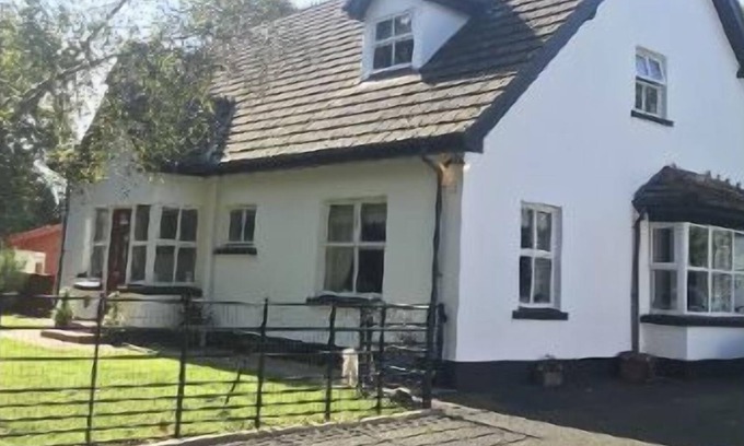 Ballymoney Cabin | Livery Lodge close to The Dark Hedges
