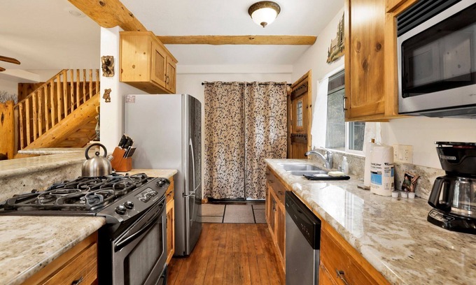Big Bear City Cabin | Living LOG Cabin #1494