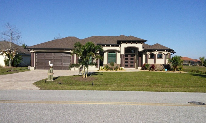 White Marsh House | LIVING THE GOOD LIFE IN THE LAP OF LUXURY