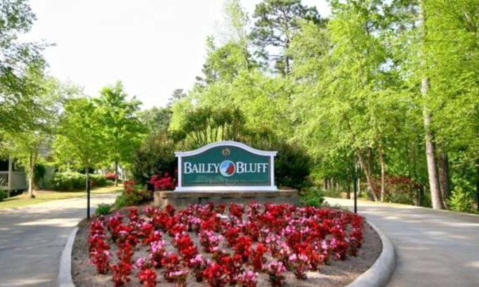 Negreet Villa | Living the Life on Toledo Bend Sleeps 8 Pool, Fishing, Golf.