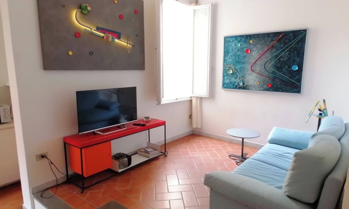 Piombino Apartment | Living with the art of an art designer