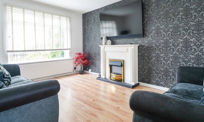 Livingston House | Livingston 4 Bed + Car Space