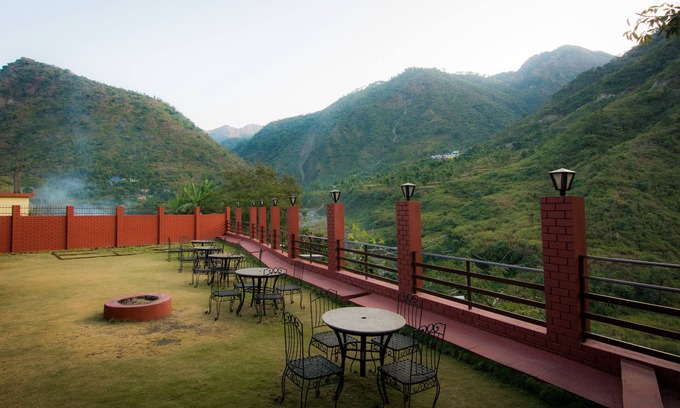 Bullawala Resort | LivingStone Riverside Hills Resort Suite Room