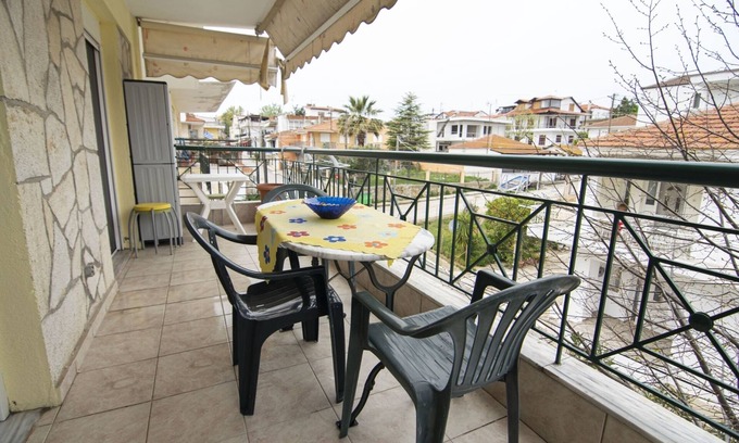 Nea Fokaia Apartment | Liza Apartment by RentalsPro