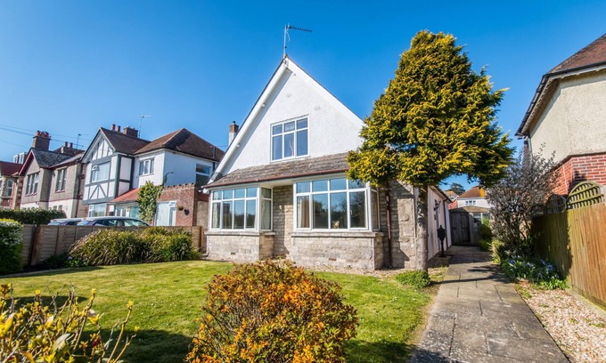 Swanage Cottage | Lizards Rest - a large budget friendly home for the extended family