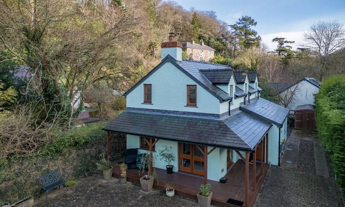 Fishguard House | Llais Afon - 3 Bedroom Holiday Home - Fishguard