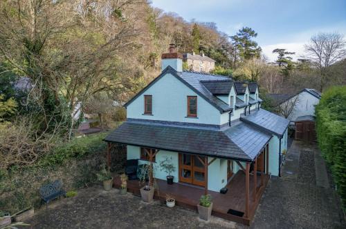Fishguard House | Llais Afon - 3 Bedroom Holiday Home - Fishguard