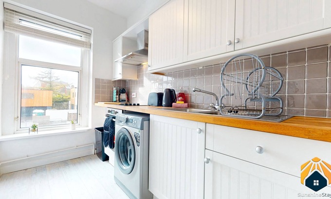 Canton Apartment | Llandaff 2 Bed Flat with Parking
