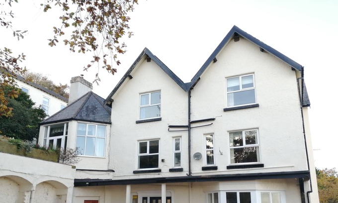 Llanddulas House | Llanddulas Hall, large coastal property with panoramic views