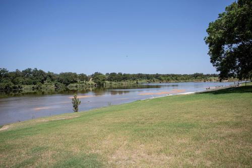 Kingsland House | Llano River Retreat w Game Room & Kayaks