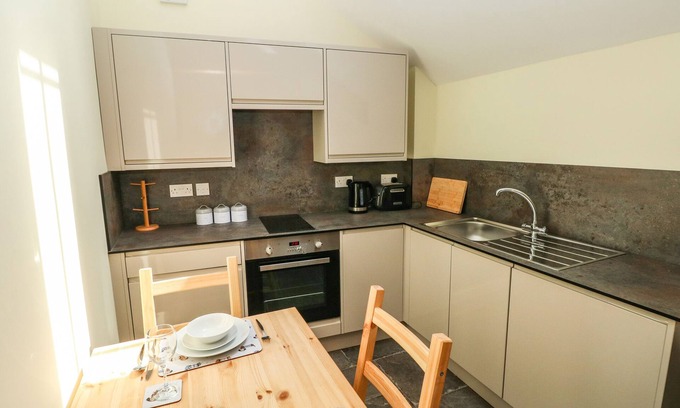 Monknash Cottage | LLETY CARIAD - 2 PLOUGH & HARROW, pet friendly in Llantwit Major