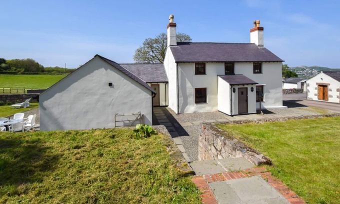 Llandudno Junction House | Llety'r Bryn in Llandudno Junction