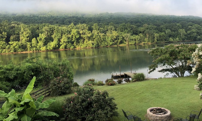 Chattanooga House | Llife on the River just minutes from exciting downtown Chattanooga, TN!