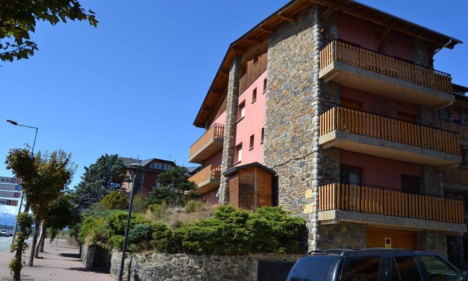 Llivia Apartment | LLIVIA VI - Three Bedroom Apartment, Sleeps 8