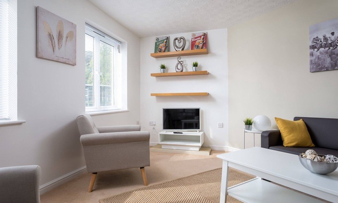 Cheltenham Apartment | Lloyd Close Cheltenham and Town Centre