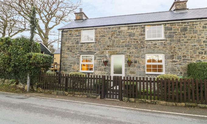Dolgellau Cottage | LLWYN CELYN, family friendly, character holiday cottage in Brithdir