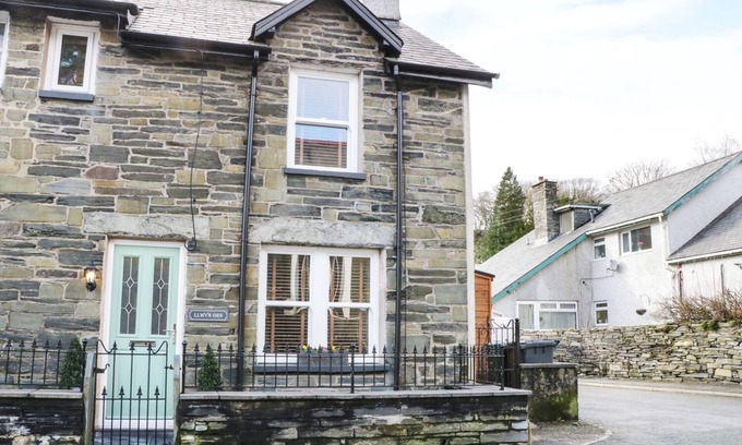 Dolwyddelan Cottage | LLWYN ONN, family friendly, country holiday cottage in Dolwyddelan