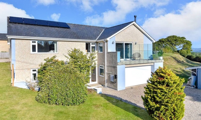 Llanbedrog House | Llwyn Y Maen in the beautiful Pwllheli