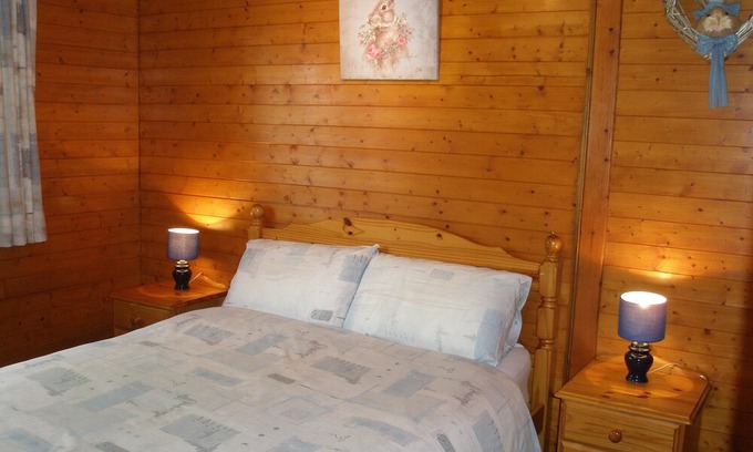 Pontyclun Cabin | Llwynau Farm, Castellau, Llantrisant - 12 Miles From Cardiff