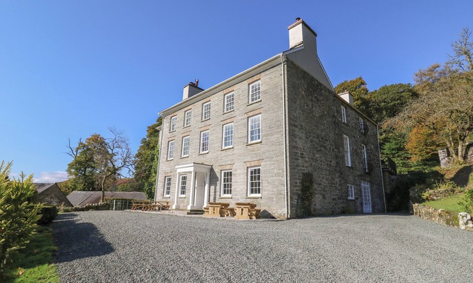 Llanwrtyd Wells Cottage | LLWYNDERW HALL, pet friendly, with open fire in Llanwrtyd Wells