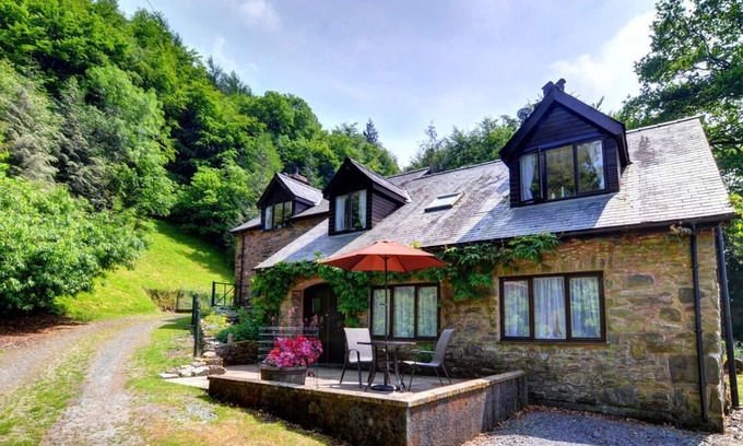 Mawddwy House | Llwynglas in Cwm Cewydd