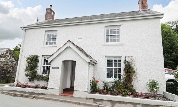 Llangernyw Cottage | LLYS ALAW, family friendly, country holiday cottage in Llangernyw