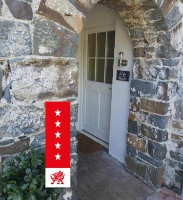 Aberaeron Apartment | Llys Bach Apartment at Llys Aeron