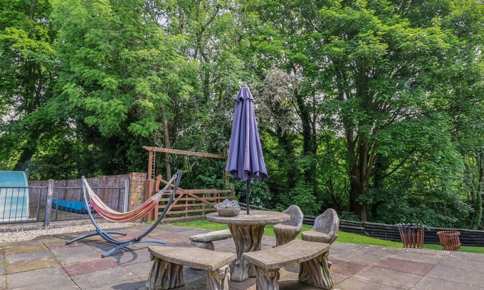 Ruabon Cottage | LLYS OFFA, pet friendly, luxury holiday cottage, with pool in Ruabon