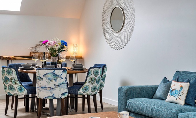 Newquay Ski Chalet | Lobster House