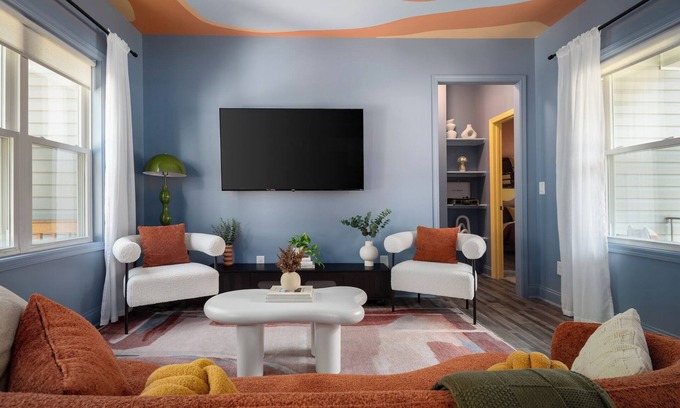 Raleigh House | Local Artistic Flare~Sleeps 12~New Modern Build