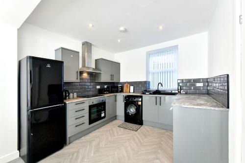 Clydach Apartment | Local City Centre 3 Bedroom House