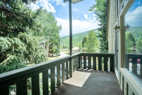 Vail Apartment | Local's Condo in Vail Steps from Ski Shuttle