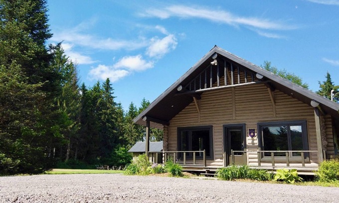 Saint-Leonard-de-Portneuf Ski Chalet | Located 50 minutes from Quebec City, the 4th Road Cottage is bordered by the Ro